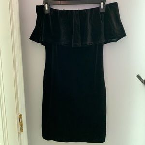 Forever 21 Size M black velvet off-shoulder dress